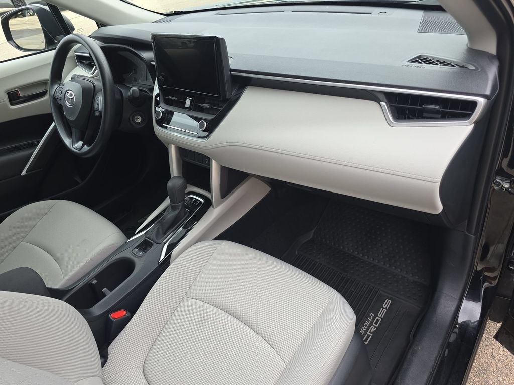 Used 2023 Black Toyota L image 39