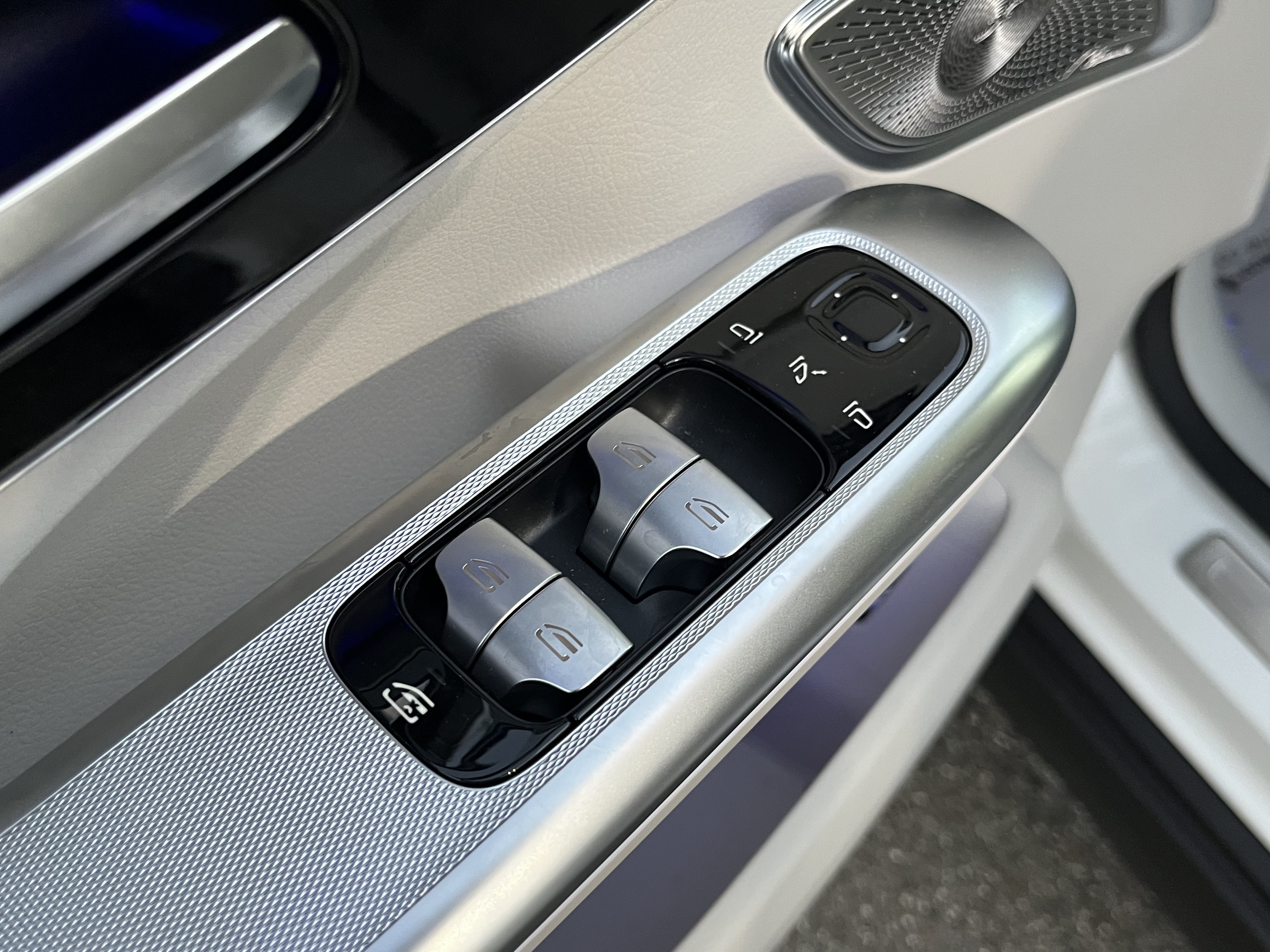New 2026 POLAR WHITE Mercedes-Benz EQE 320 image 15