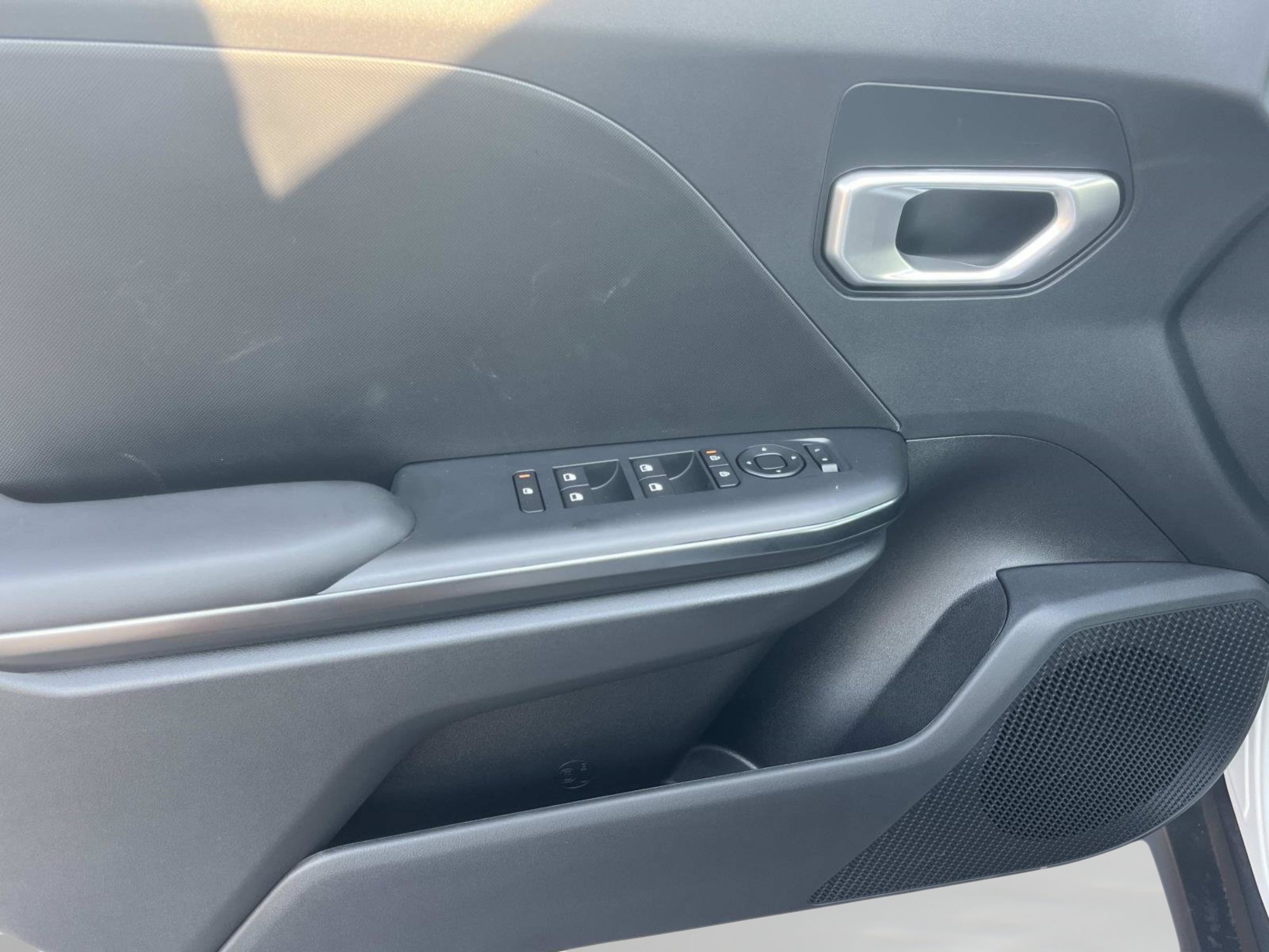 New 2026 Snow White Pearl Kia LXS image 17