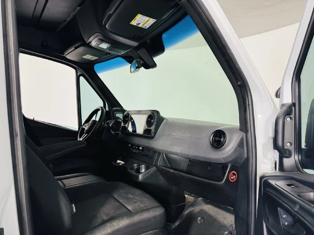 Used 2020  Mercedes-Benz  image 32
