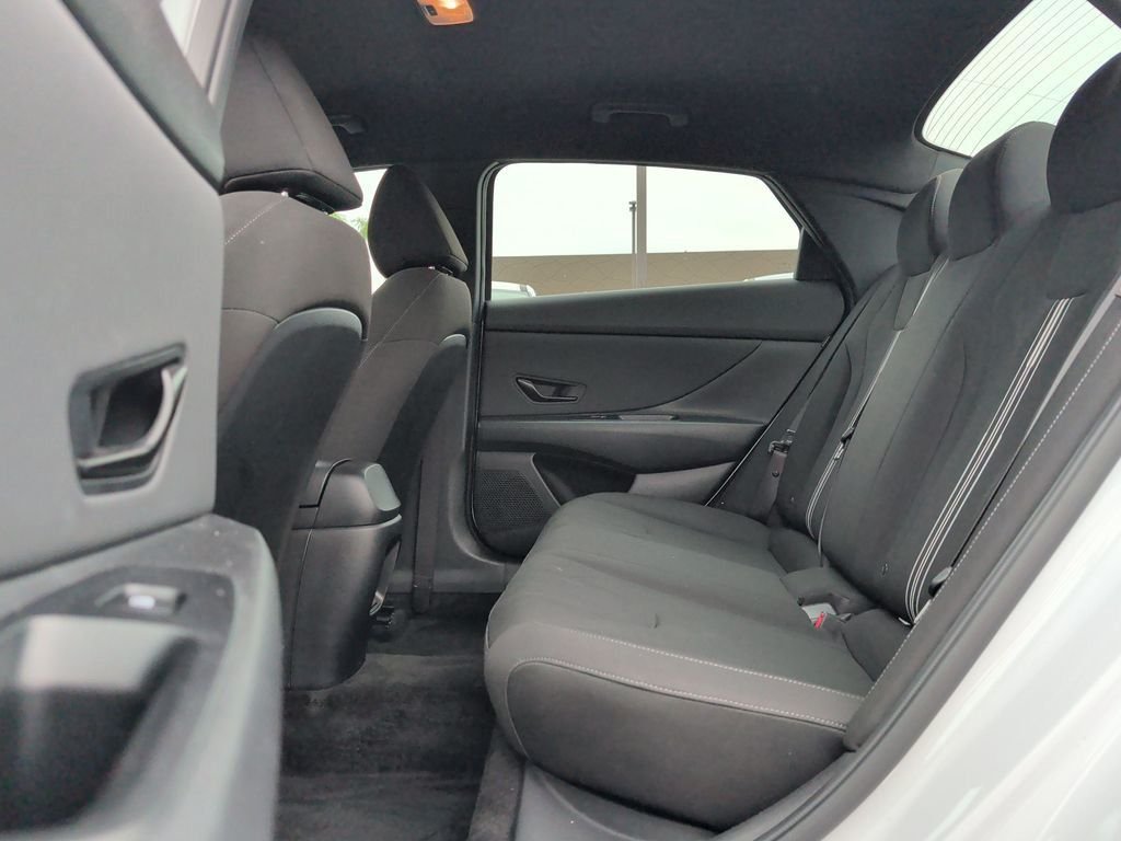 2025 Hyundai Elantra SEL - Photo 10