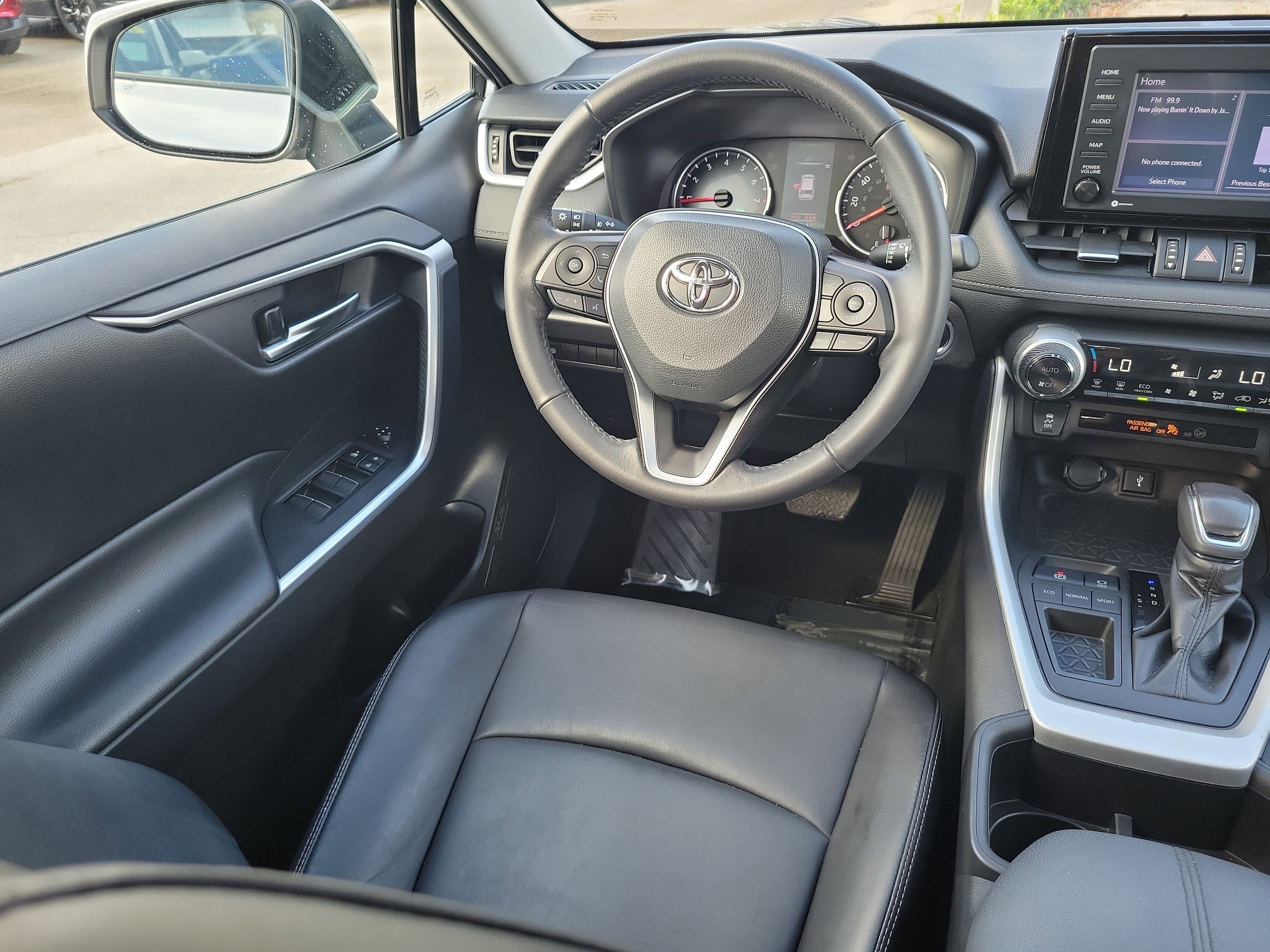 Used 2022 Silver Toyota XLE Premium image 14