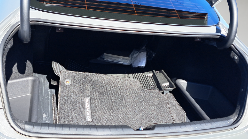 Used 2022 Gray Hyundai Limited image 18