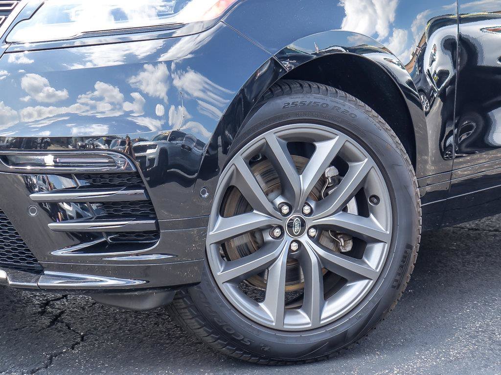 Used 2026 Santorini Black Metallic Land Rover Dynamic SE image 4