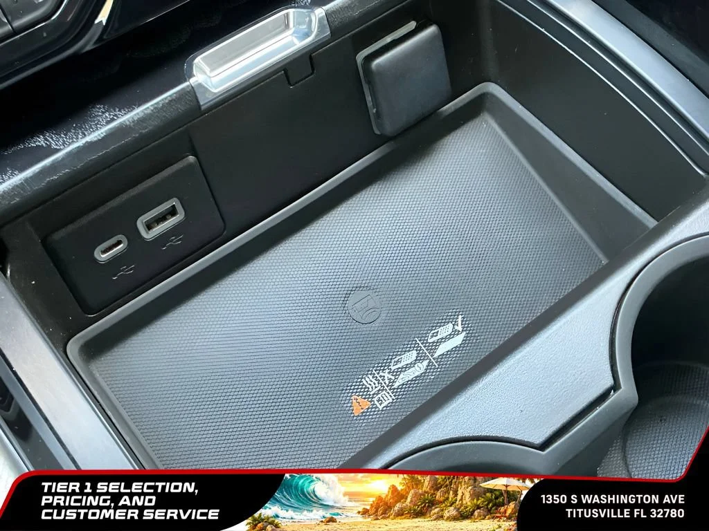 Used 2022 White Frost Tricoat GMC Denali image 38