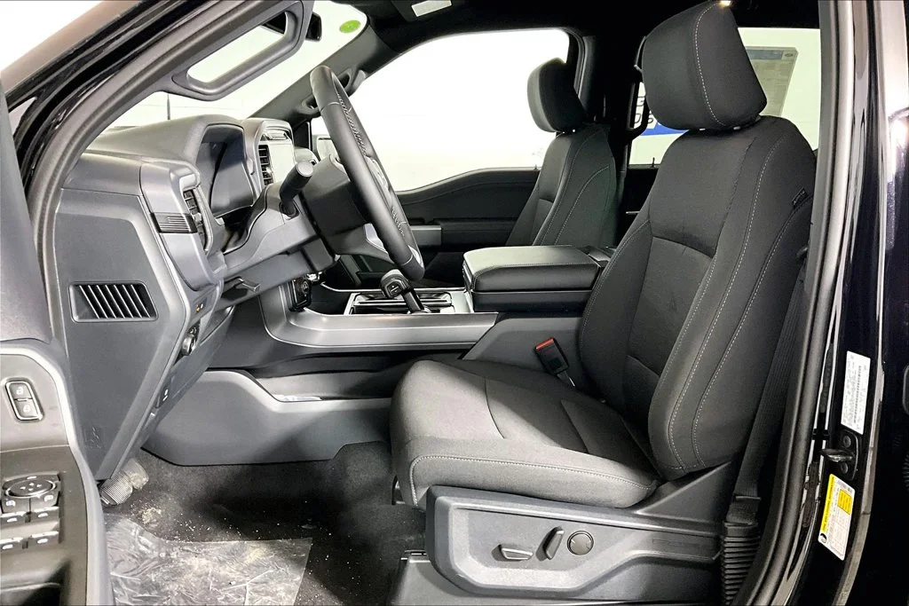 New 2025 Agate Black Metallic Ford XLT image 9
