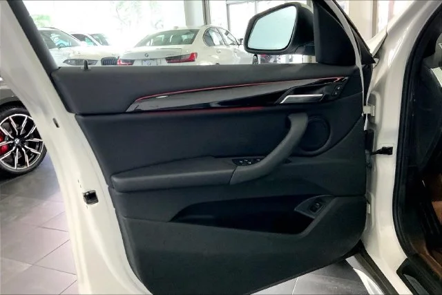 Used 2018 White BMW sDrive28i image 10