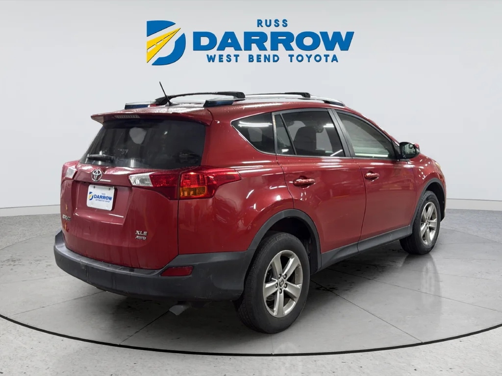 Used 2015 Red Toyota XLE image 5