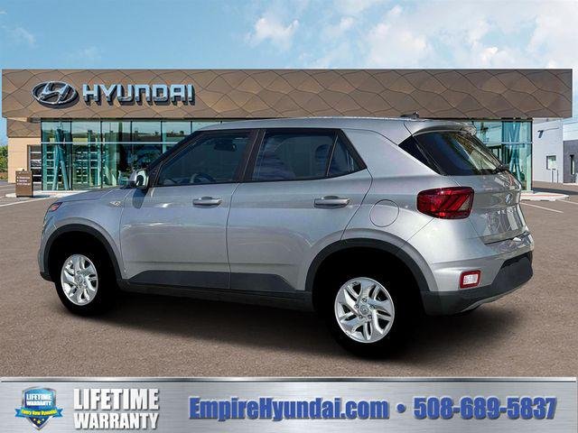 New 2026 Shimmering Silver Hyundai SE image 4