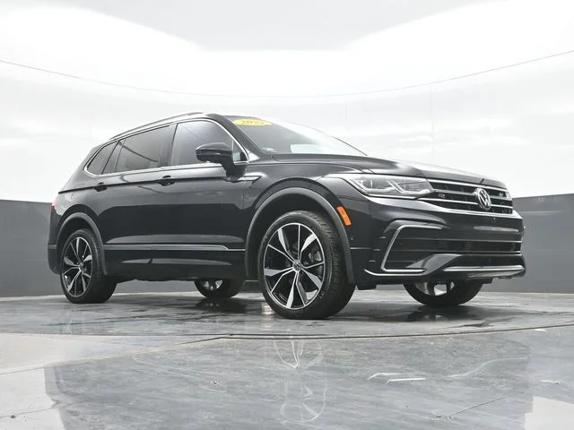 Used 2022 Black Volkswagen 2.0T SEL R-Line image 23