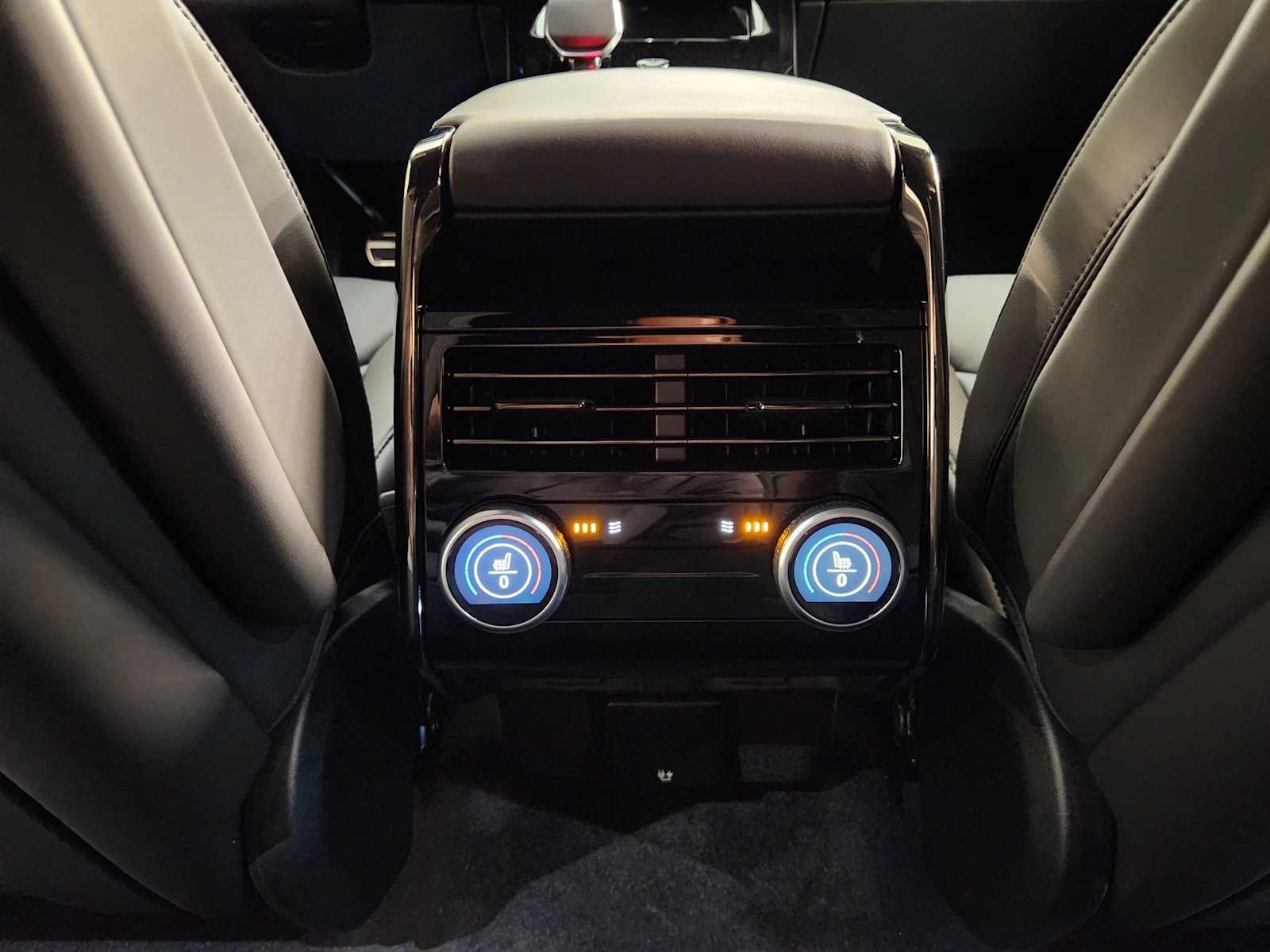 New 2027 Santorini Black Metallic Land Rover Dynamic SE image 30