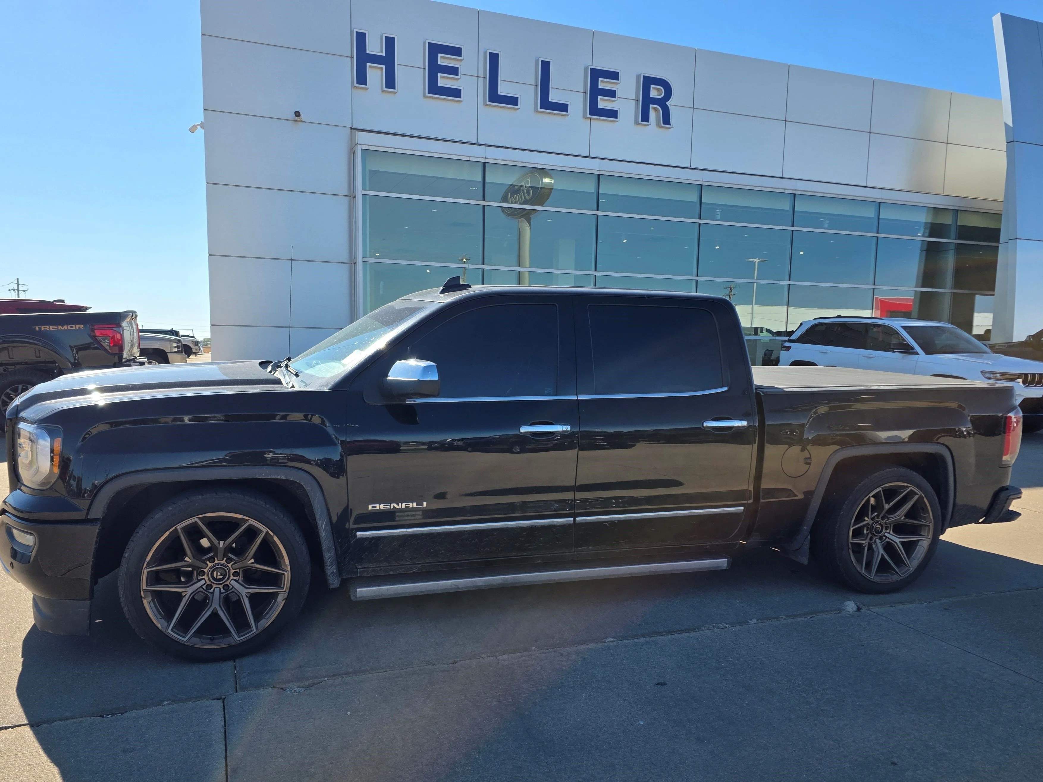 Used 2018 Onyx Black GMC Denali image 3