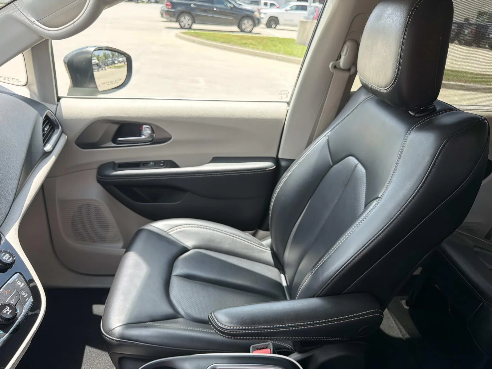 Used 2023 Gray Chrysler Touring L FWD image 15