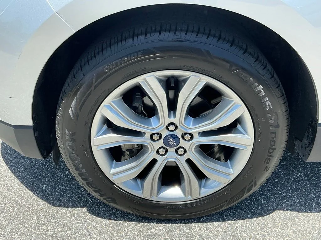 Used 2019 Silver Ford Titanium image 24