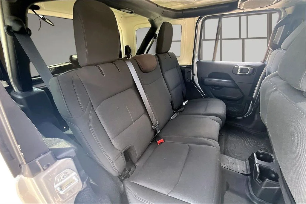 Used 2019 Silver Jeep Unlimited Sahara image 22