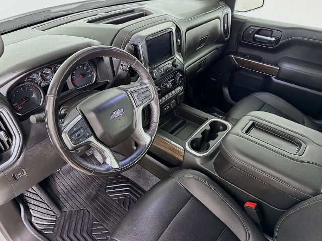 Used 2022 Iridescent Pearl Tricoat Chevrolet RST image 11