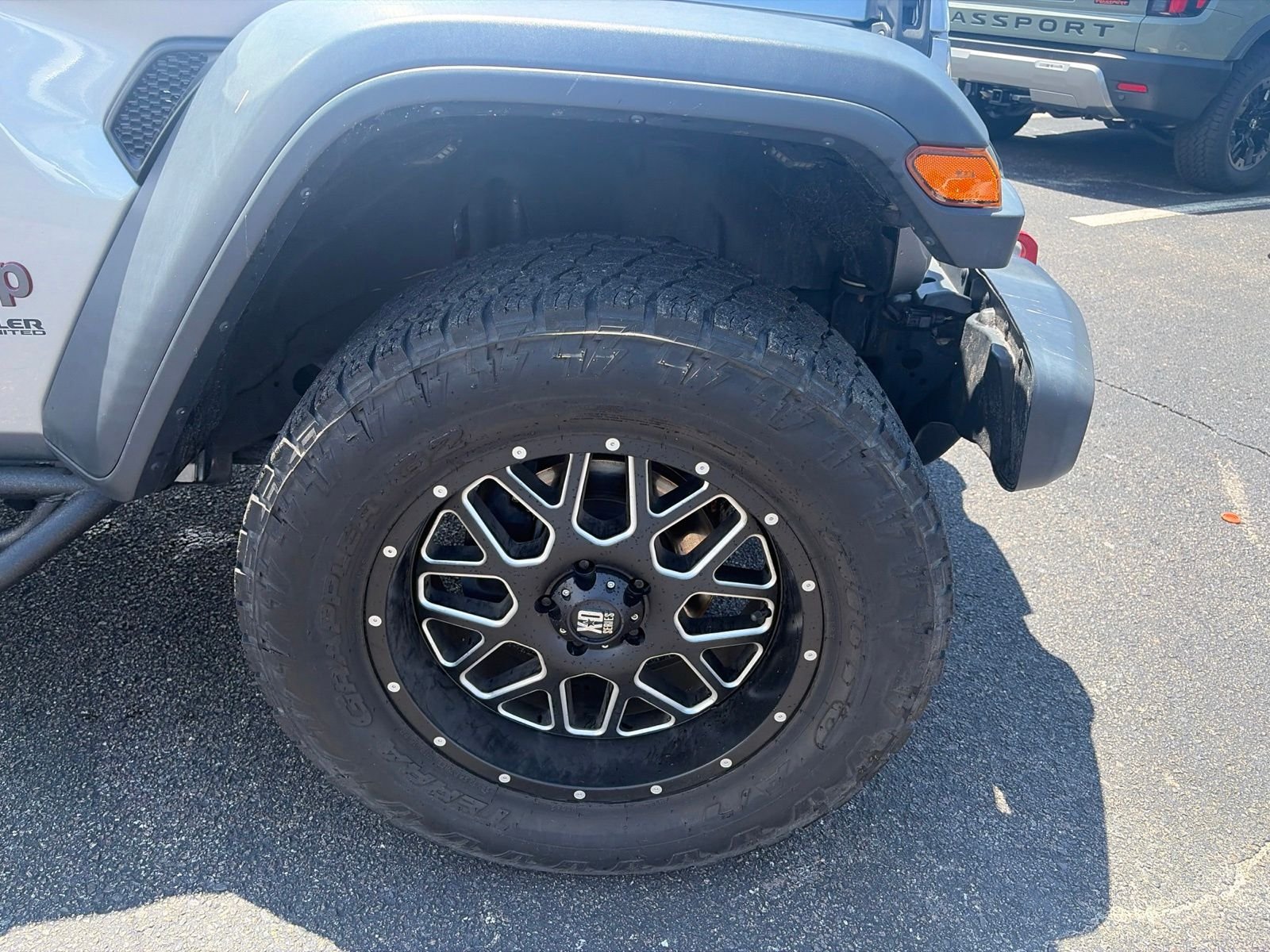 Used 2018 Silver Jeep Unlimited Rubicon image 9