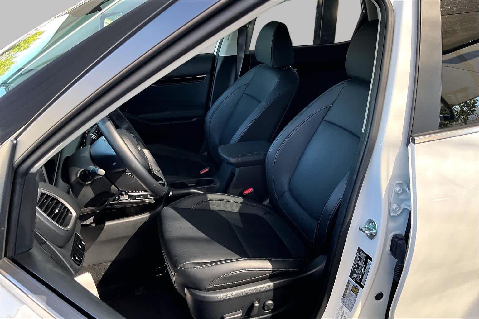 Used 2026 Snow White Pearl Kia EX image 8