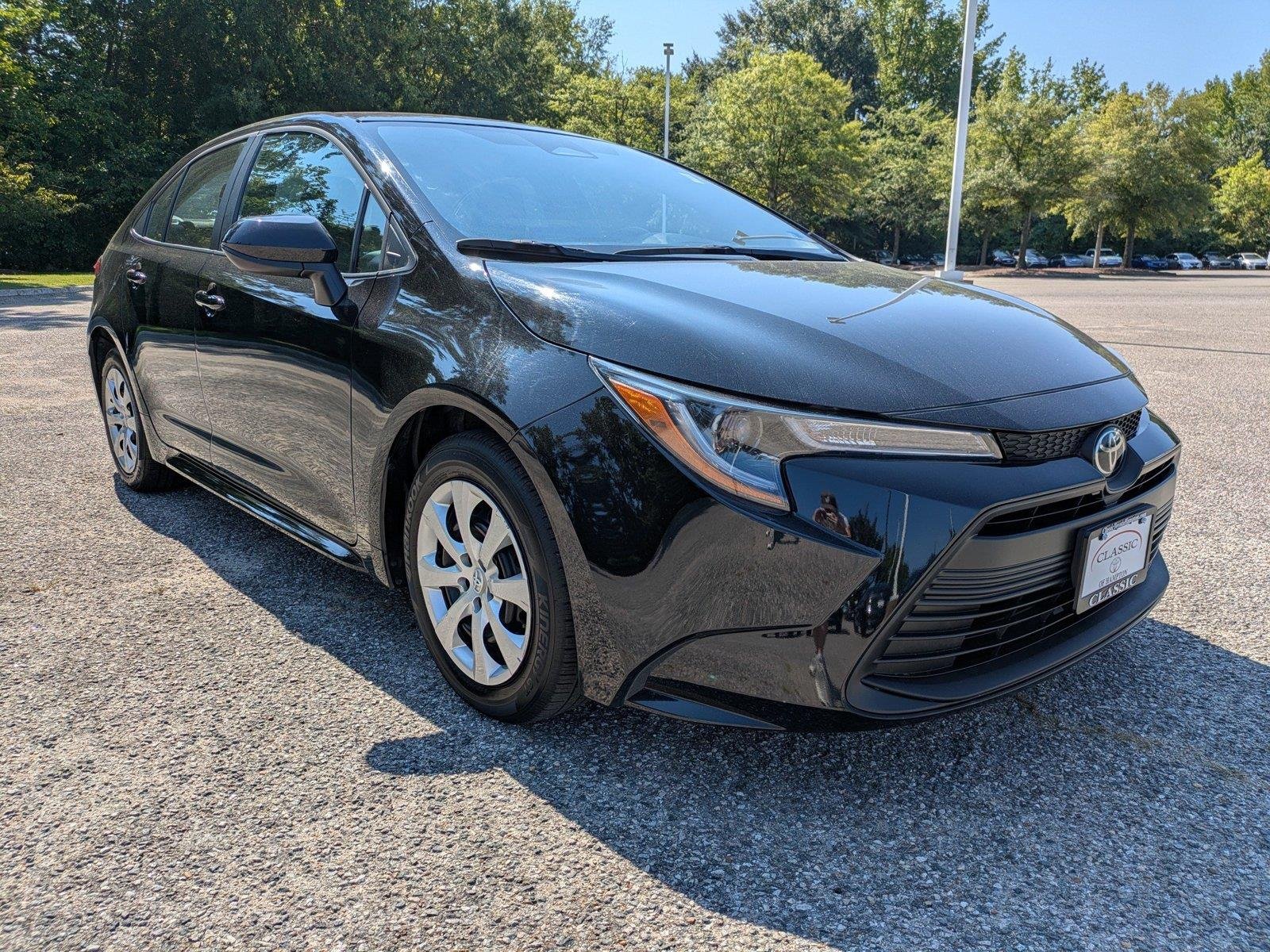 Used 2025  Toyota LE image 1