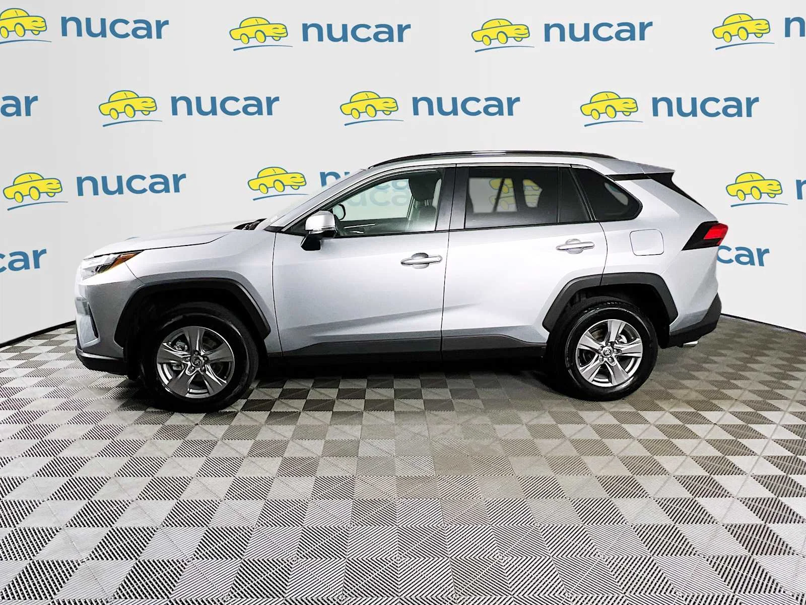 Used 2025 Silver Sky Metallic Toyota XLE image 4