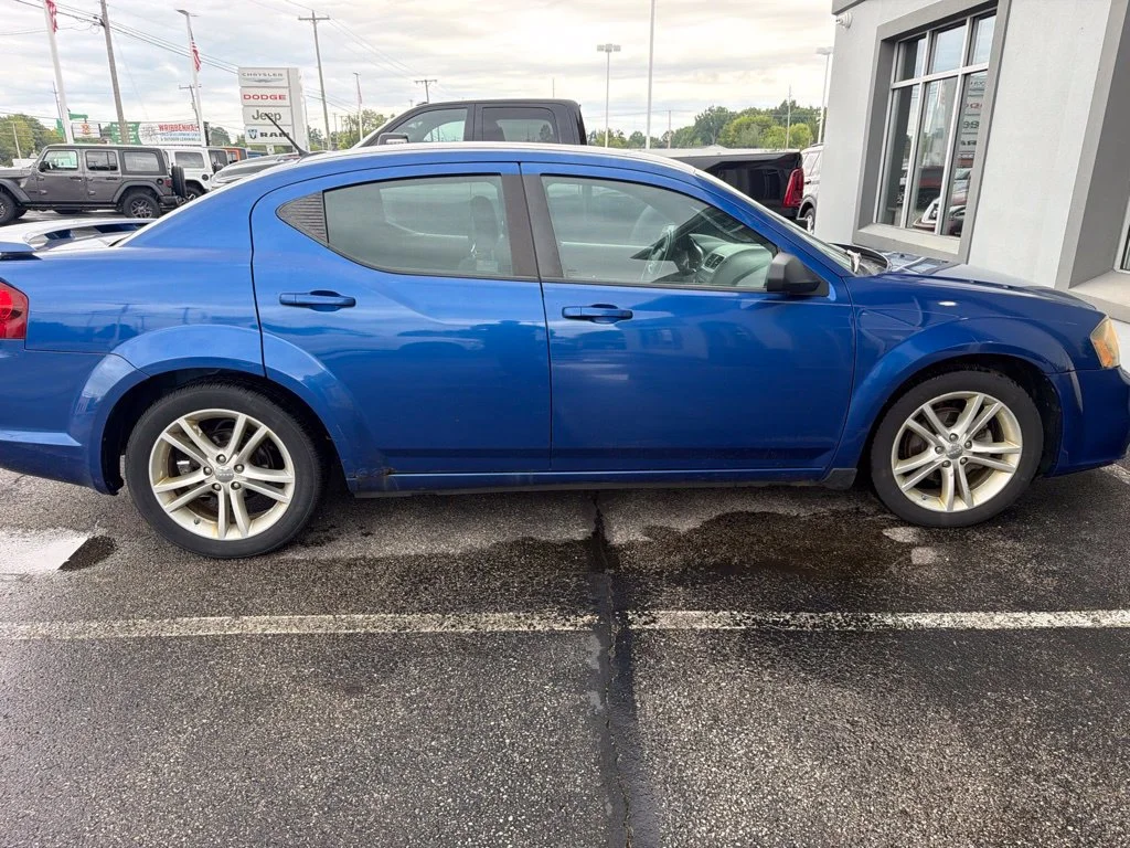 Used 2013 Blue Dodge SE image 2