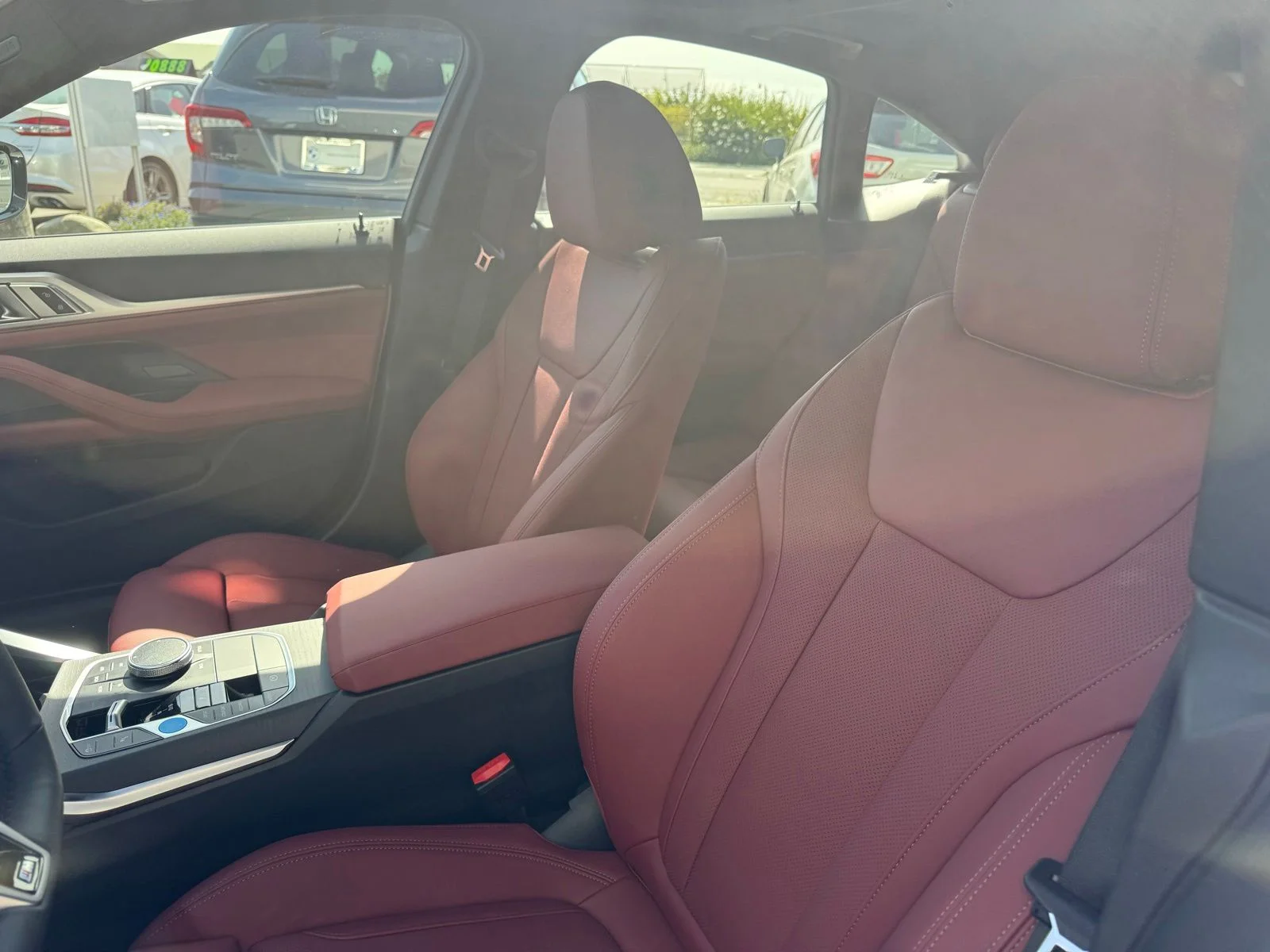 New 2026 Mineral White Metallic BMW xDrive40 image 10