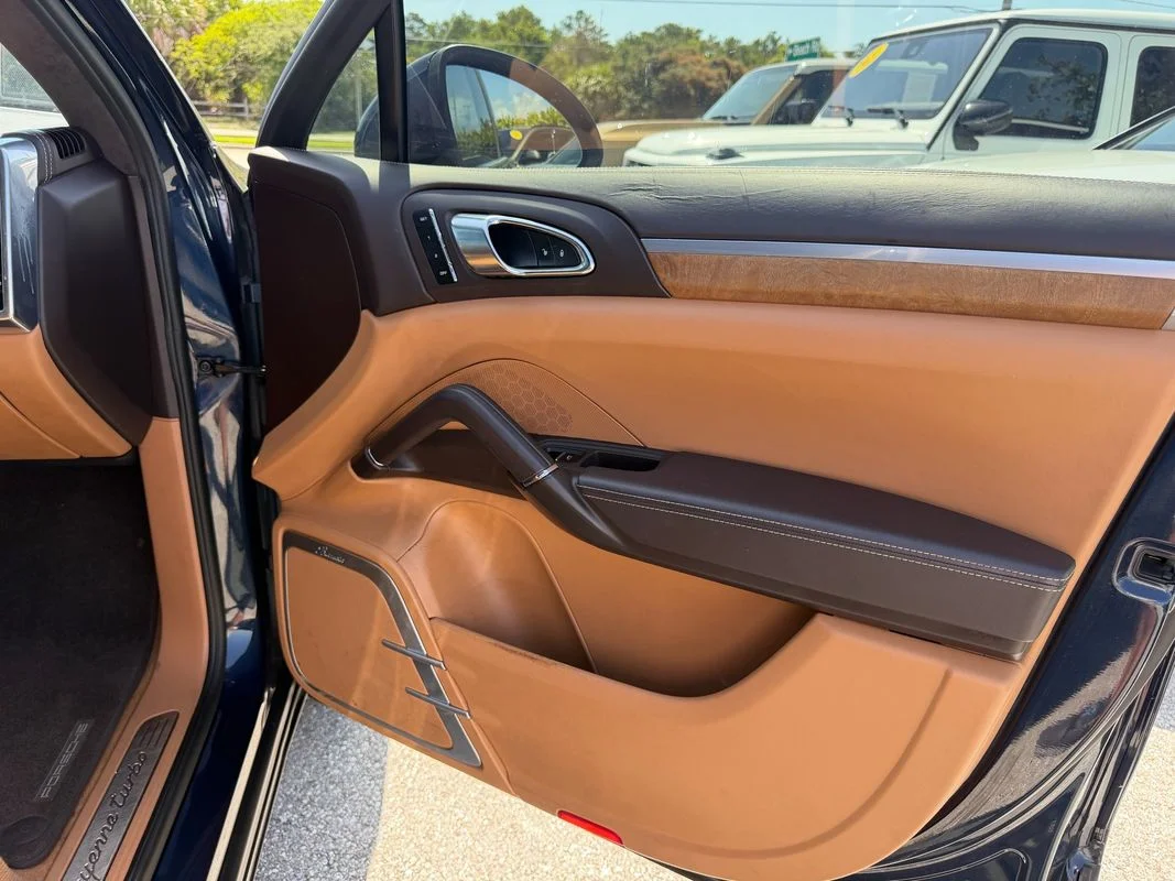 Used 2012  Porsche Turbo image 15