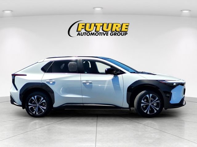 Used 2023 Beige Toyota XLE image 3