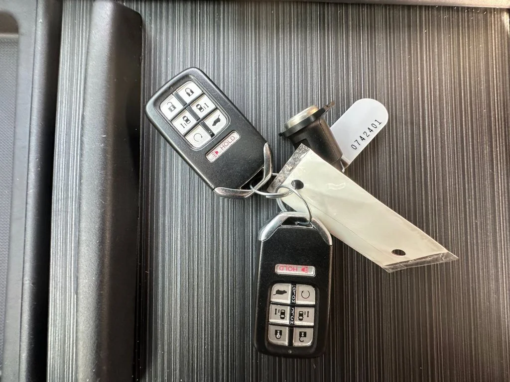 Used 2019 White Honda EX-L image 37