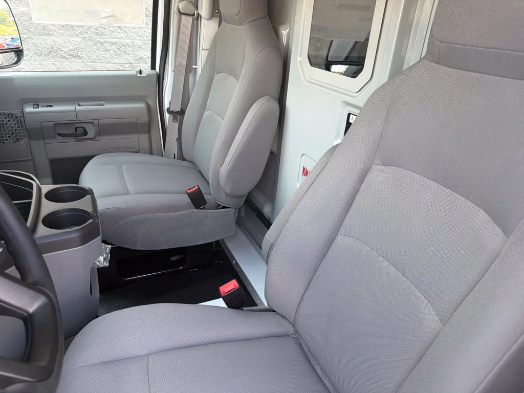 New 2027 Oxford White Ford E-350 SRW image 12