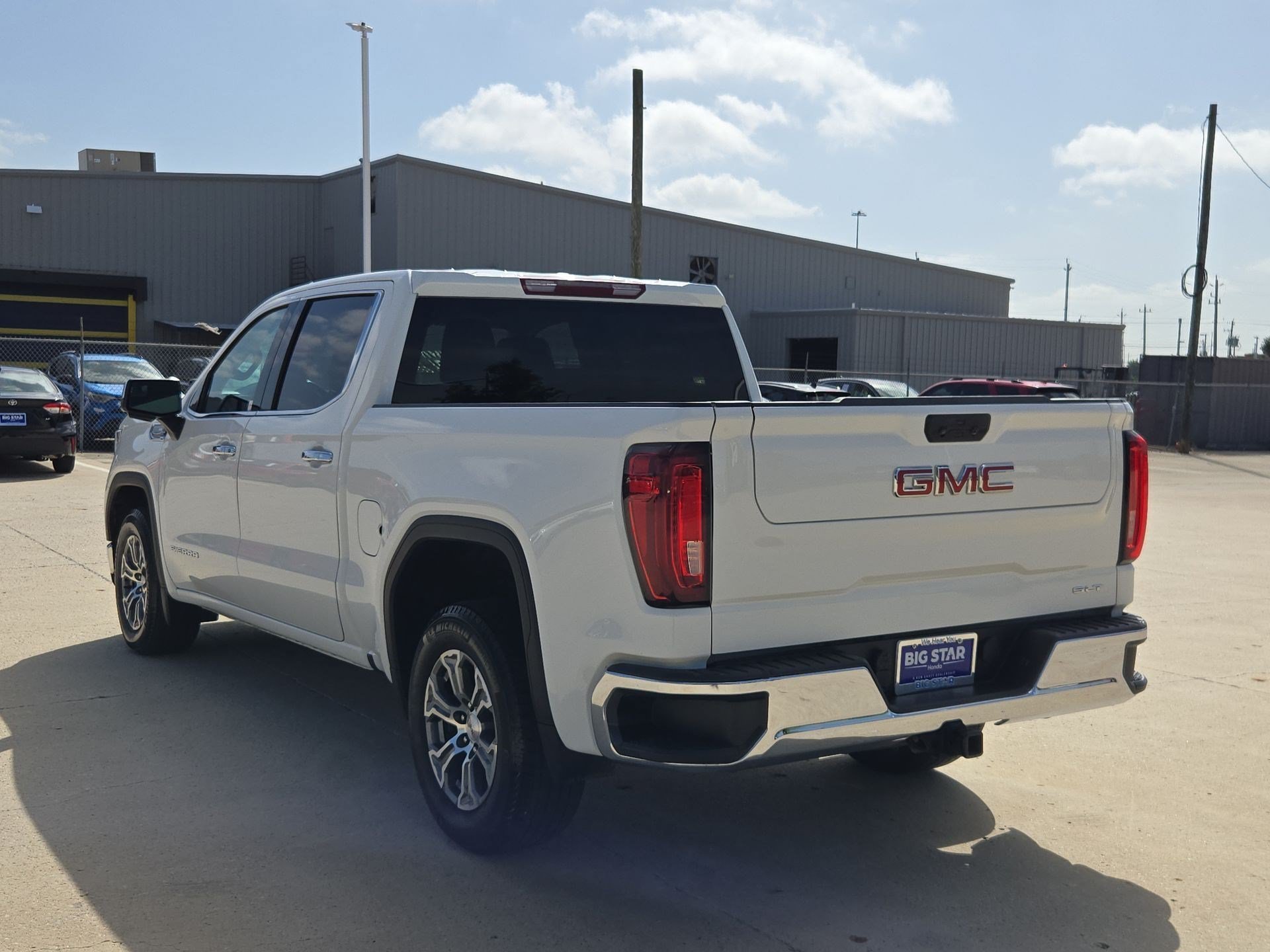 Used 2025 Summit White GMC SLT image 5