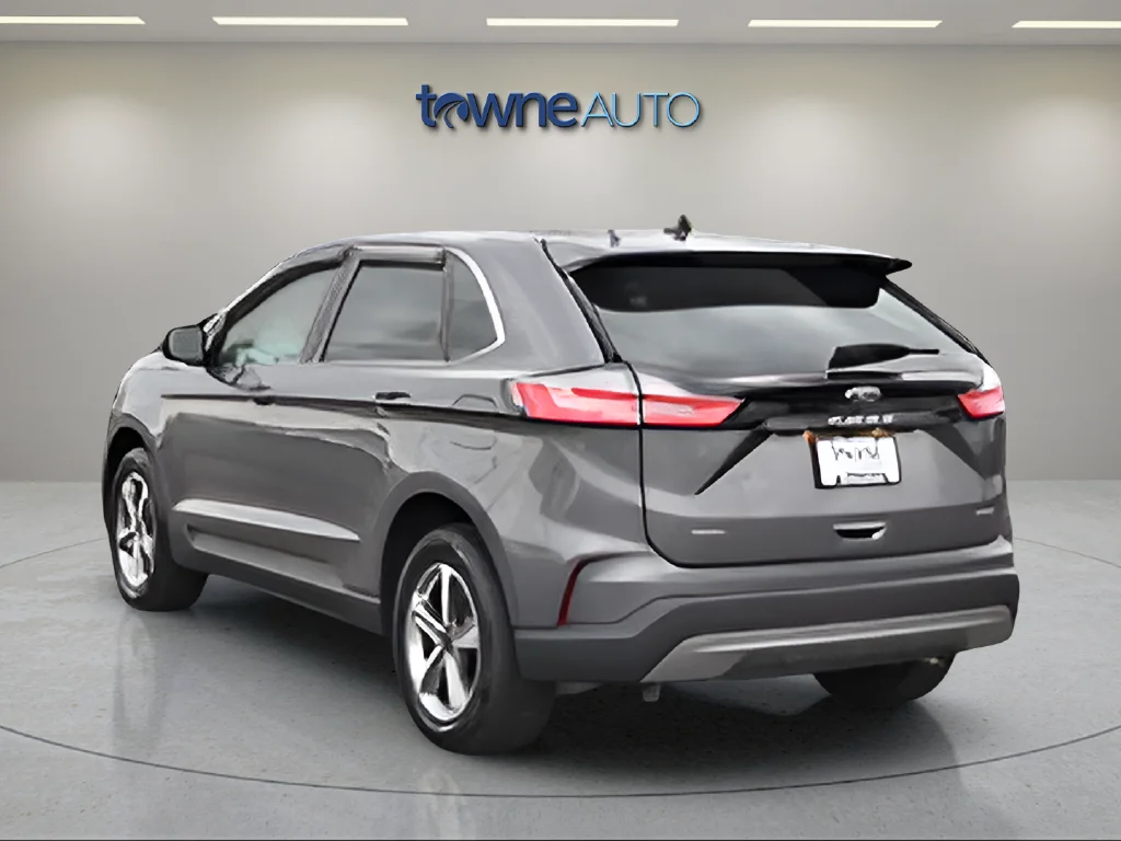 Used 2023 Gray Ford SEL image 6