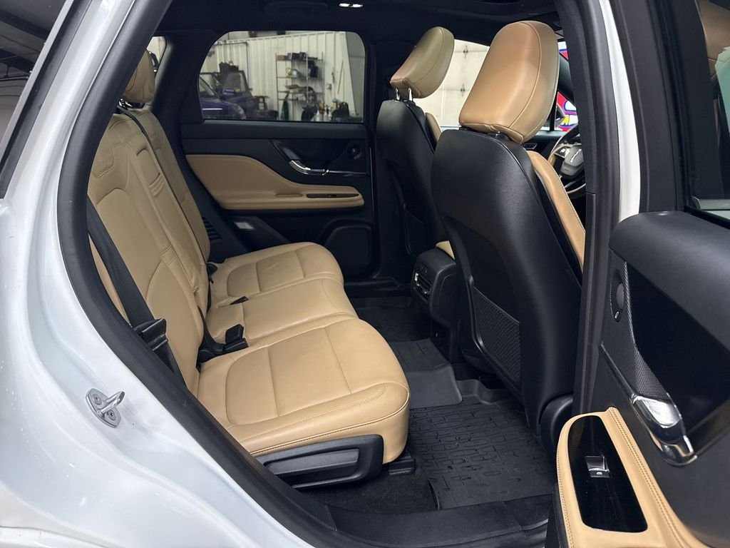 Used 2021 White Lincoln Reserve image 17