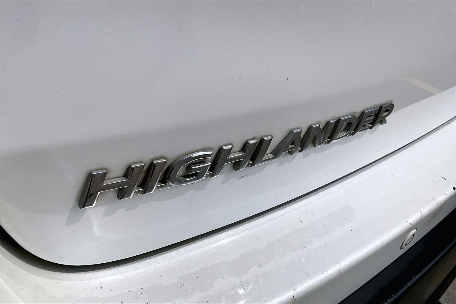 Used 2016 Blizzard Pearl Toyota Limited image 30