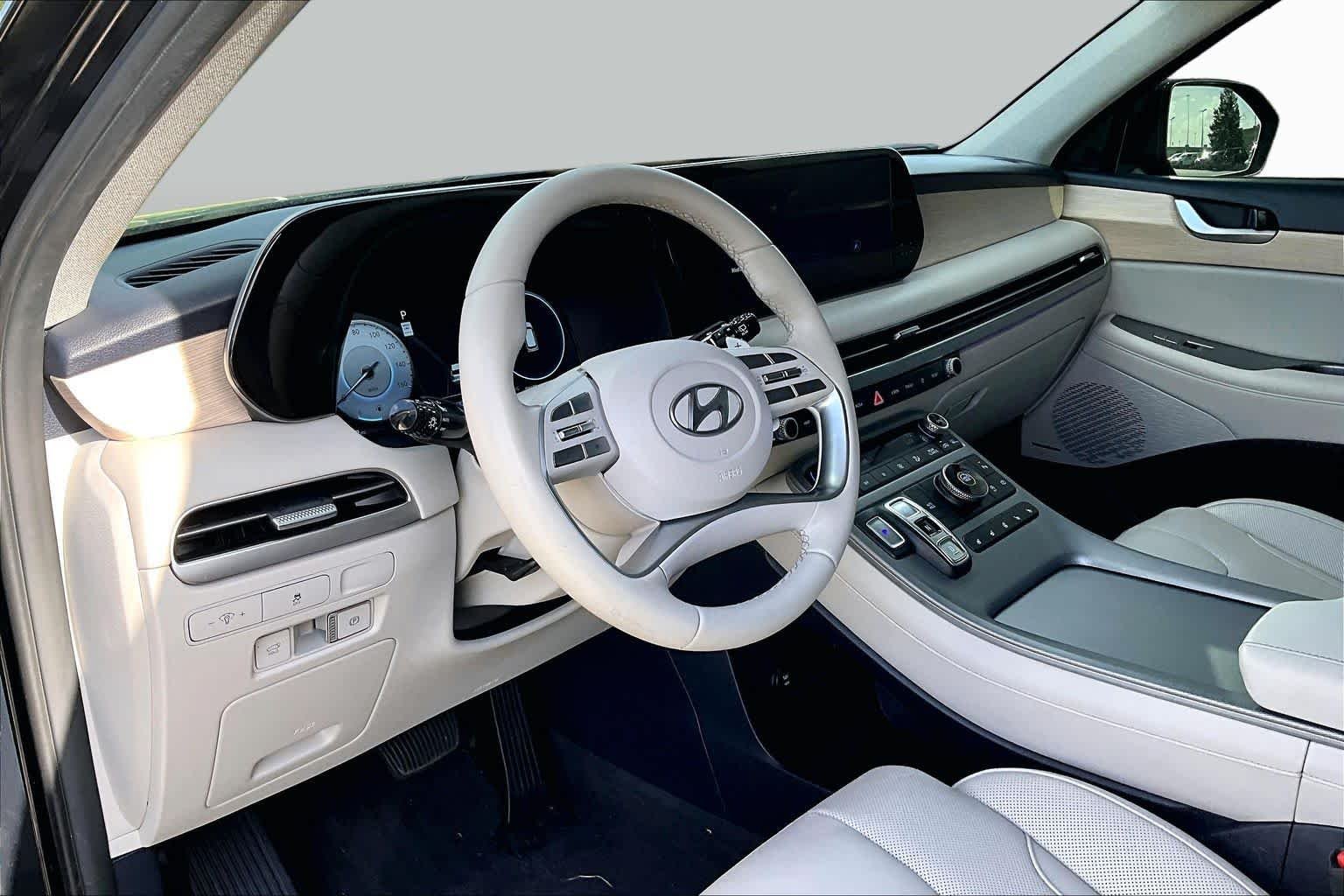 Used 2024 Moonlight Cloud Hyundai Limited image 17