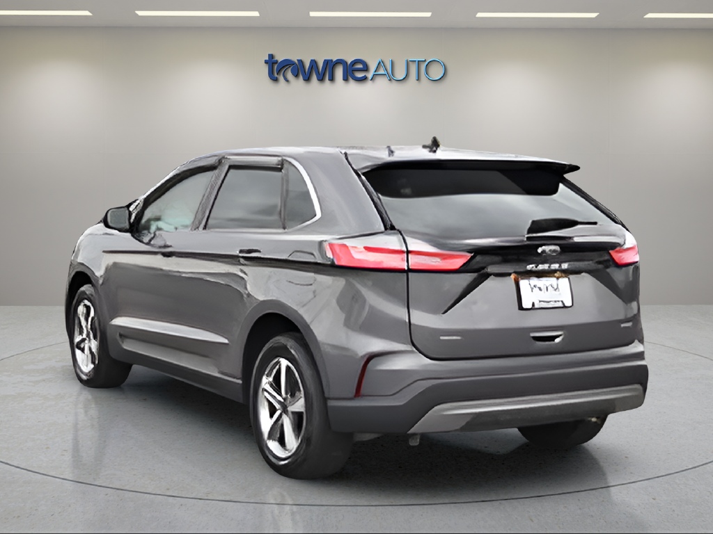 Used 2023 Gray Ford SEL image 6