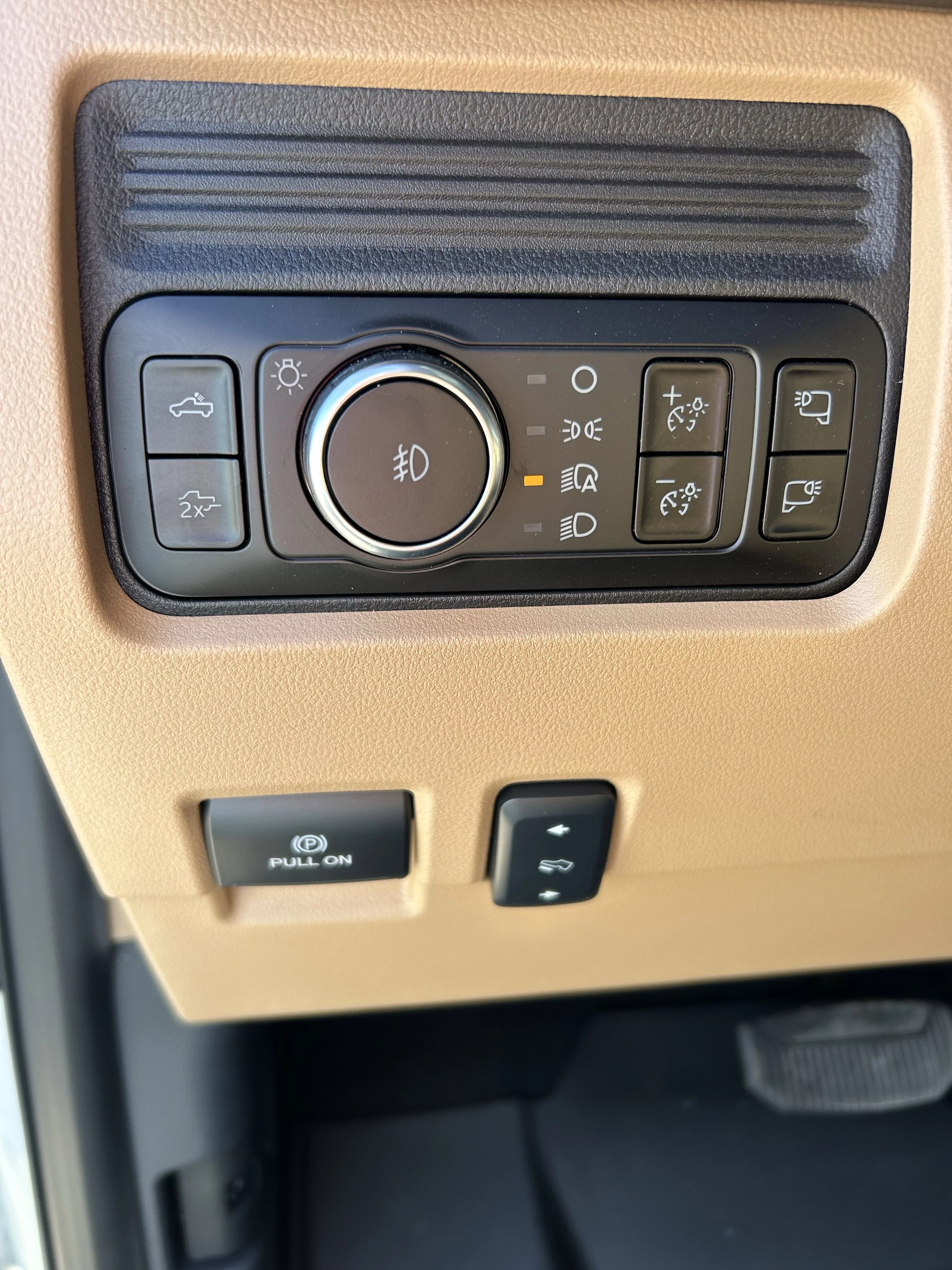 New 2026 Star White Metallic Tri-Coat Ford LARIAT image 15