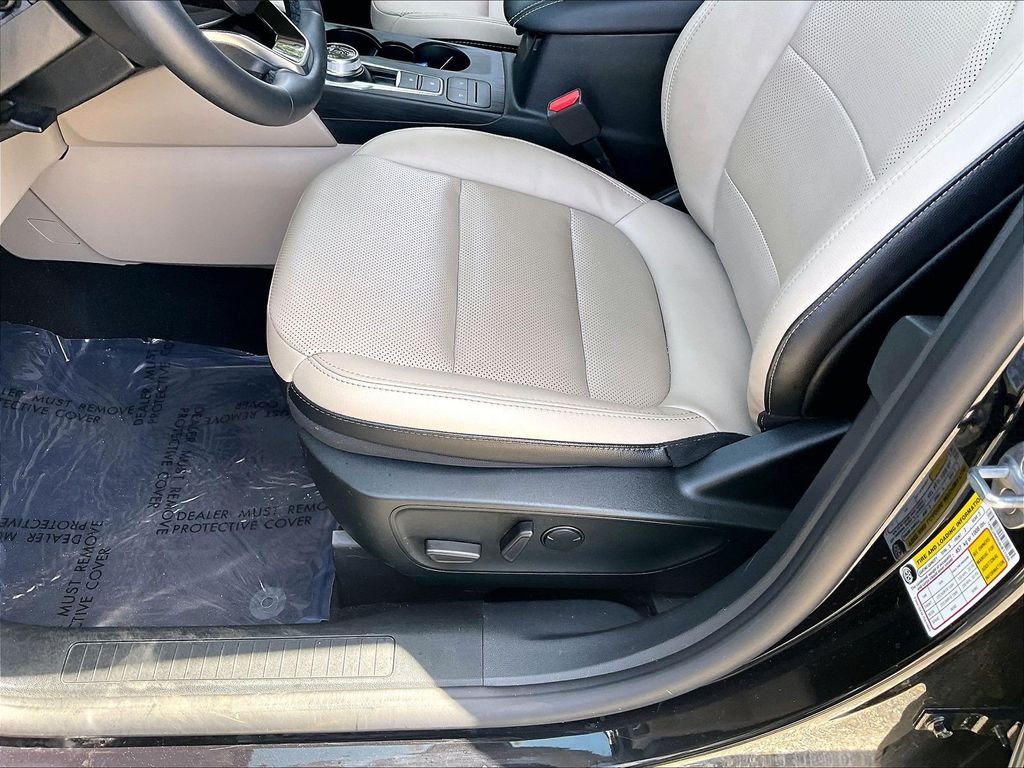 Used 2022 Agate Black Metallic Ford SEL image 32