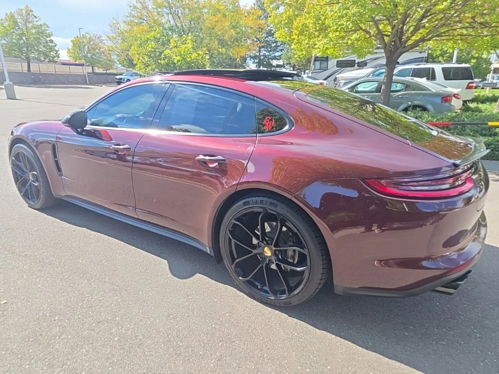 Used 2018  Porsche  image 4