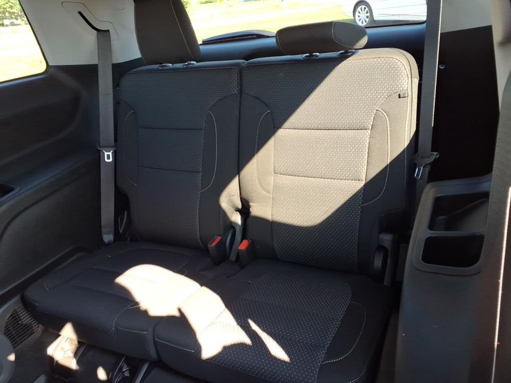 Used 2023 Ebony Twilight Metallic GMC SLE image 6