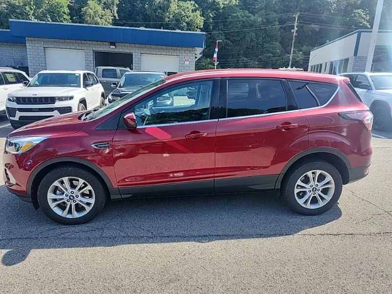 Used 2017 Red Ford SE image 4