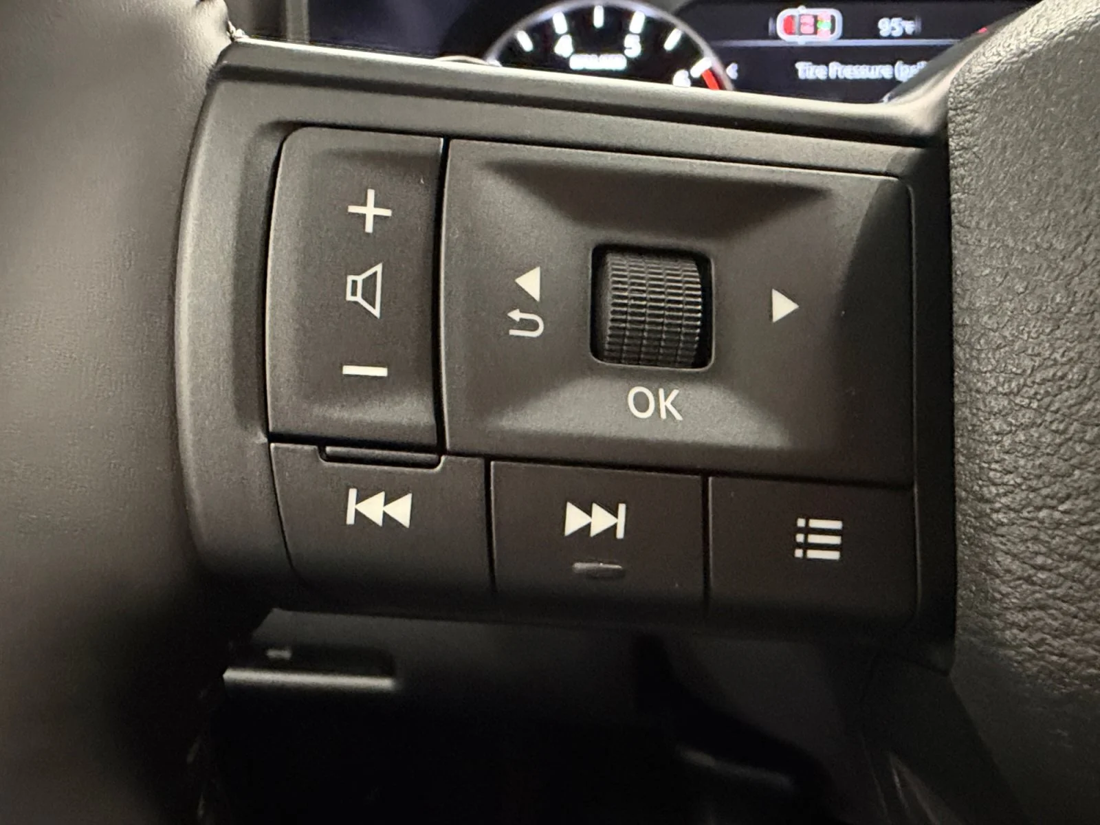 New 2026 Everest White Pearl Tricoat Nissan Dark Armor image 17