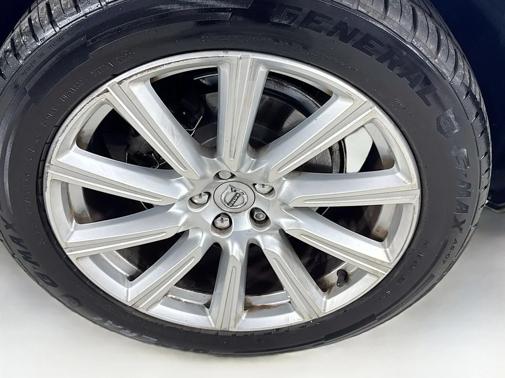 Used 2018 Bright Silver Metallic Volvo T6 Inscription image 42