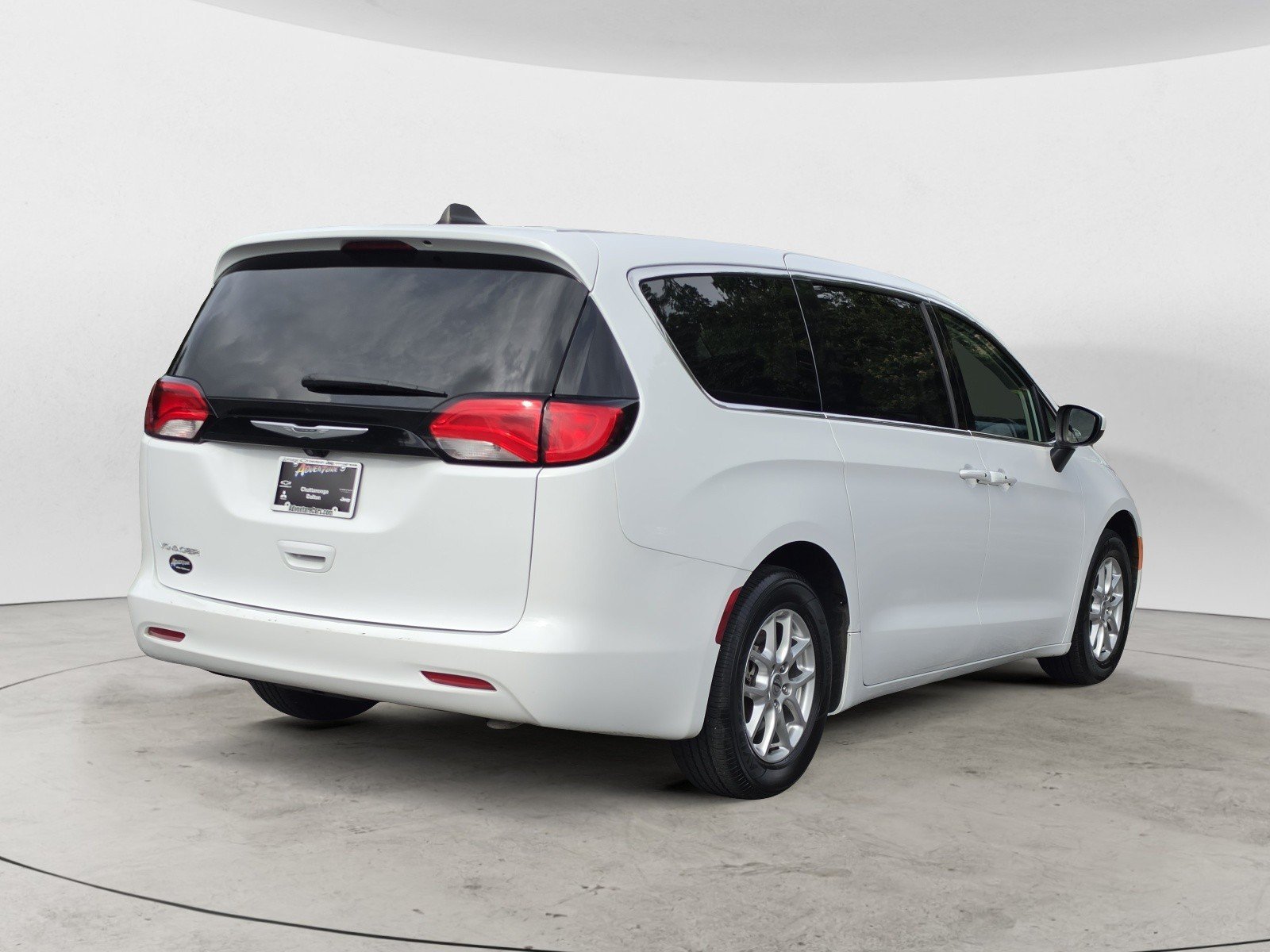 Used 2023 Bright White Clearcoat Chrysler LX image 3