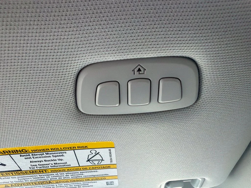 New 2027 Star White Metallic Tri-Coat Ford MAX Platinum image 25