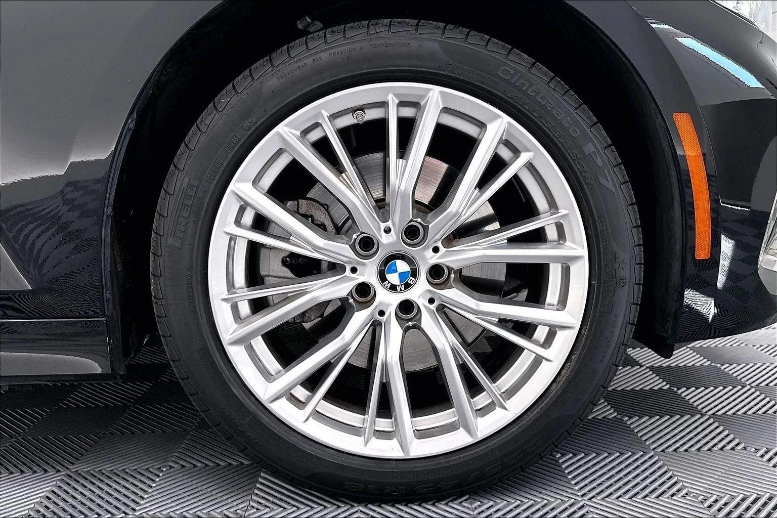 2024 BMW 3 Series 330i - Photo 37