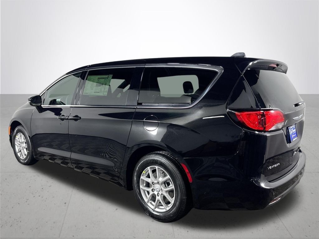 New 2026 Diamond Black Crystal Pearl-Coat Exterior Paint Chrysler LX image 8