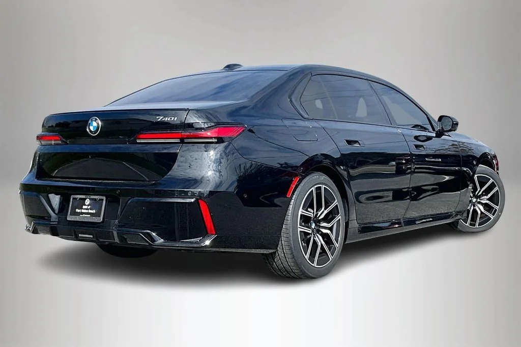 2026 BMW 7 Series 740i - Photo 21