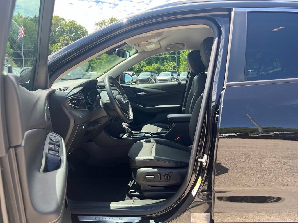 Used 2023 Ebony Twilight Metallic Buick Select image 19