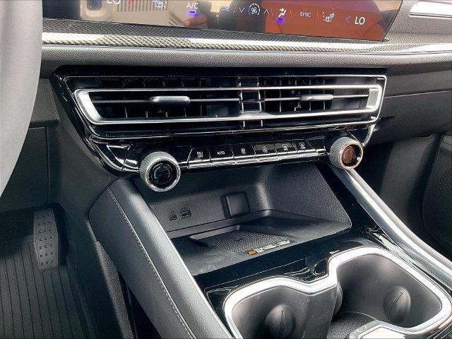 2027 Chevrolet Traverse Z71 - Photo 23